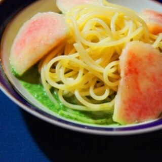 桃のクレソンソースの冷たいスパゲッティーニ